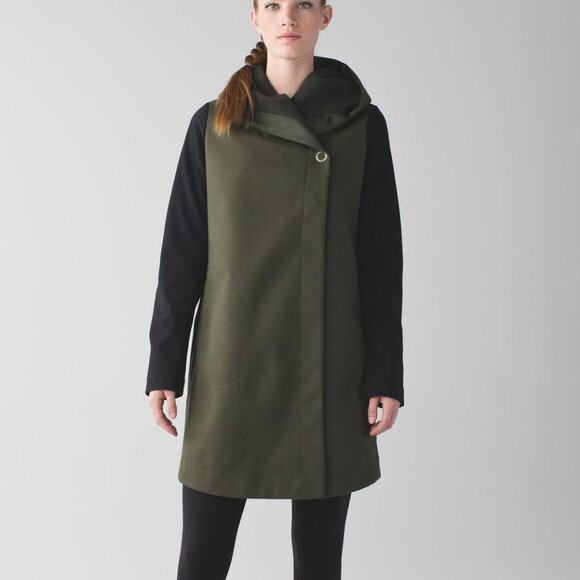 Lululemon Women's Gator Green Black Savasana Softshell II Hooded Wrap Jacket M - Picture 1 of 9